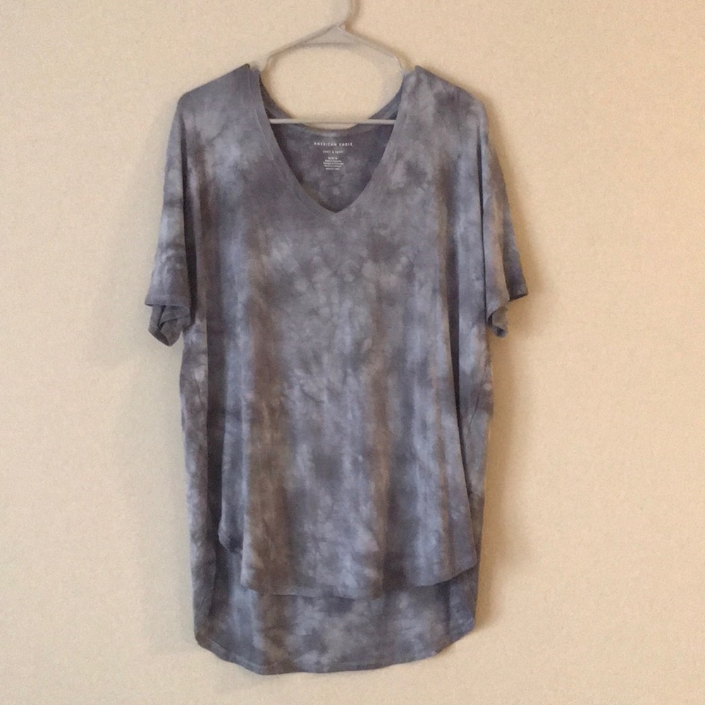 American Eagle V Neck Tee Size M